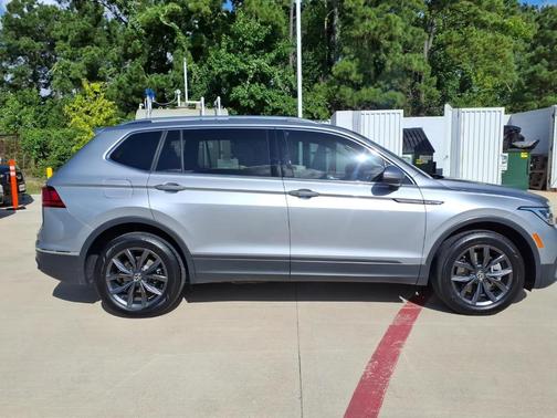 Pyrite Silver Metallic 2023 Volkswagen Tiguan 2.0T SE