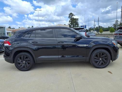 Deep Black Pearl Effect 2022 Volkswagen Atlas Cross Sport 3.6L V6 SE w/Technology