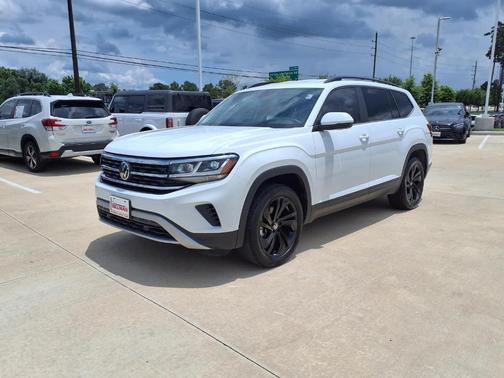 Pure White 2023 Volkswagen Atlas 2.0T SE w/Technology