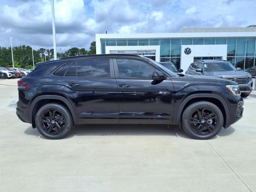 2025 Volkswagen Atlas Cross Sport 2.0T SEL R-Line Black