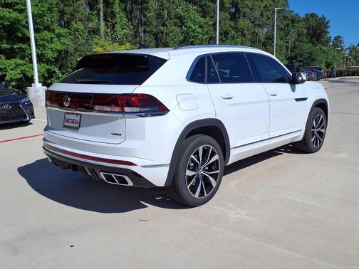 Opal White Pearl 2026 Volkswagen Atlas Cross Sport 2.0T SEL Premium R-Line