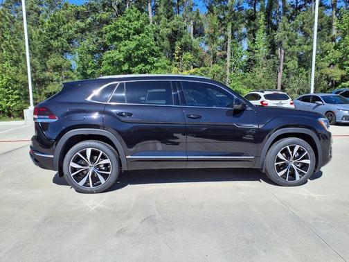 Deep Black Pearl Effect 2026 Volkswagen Atlas Cross Sport 2.0T SEL Premium R-Line