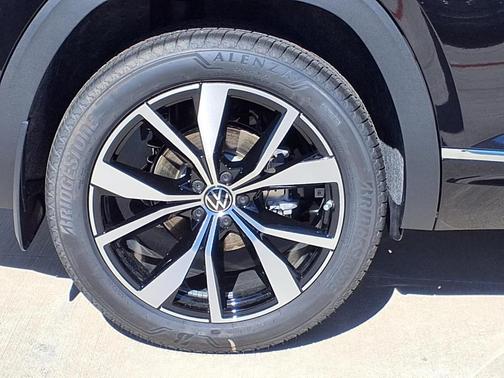 Deep Black Pearl Effect 2026 Volkswagen Atlas Cross Sport 2.0T SEL Premium R-Line