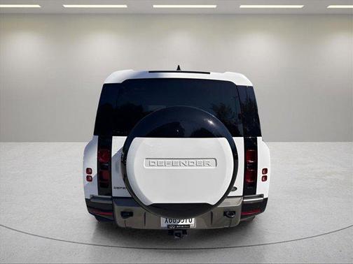 2023 Land Rover Defender 130 X-Dynamic SE