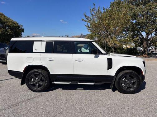 2023 Land Rover Defender 130 X-Dynamic SE