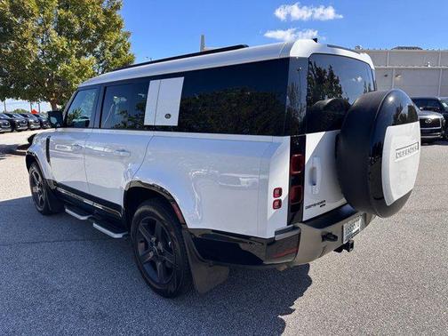 2023 Land Rover Defender 130 X-Dynamic SE