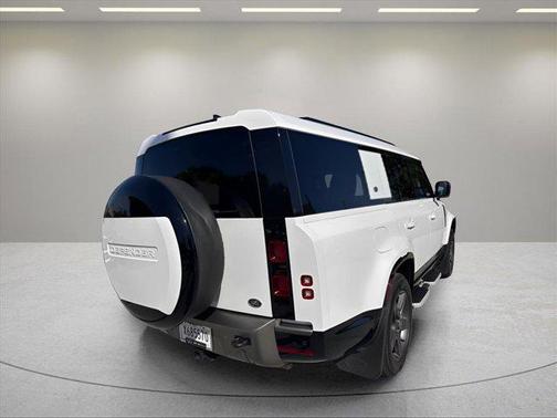 2023 Land Rover Defender 130 X-Dynamic SE