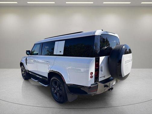 2023 Land Rover Defender 130 X-Dynamic SE