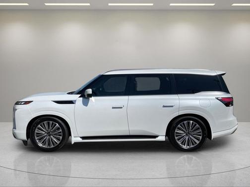 Radiant White 2026 INFINITI QX80 Luxe