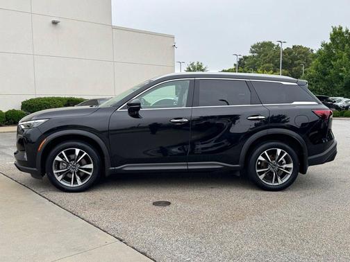 Mineral Black 2023 INFINITI QX60 Luxe