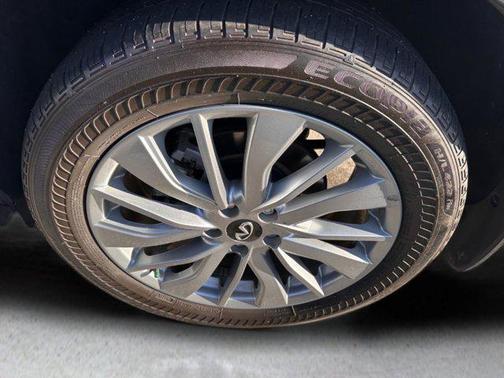 2023 INFINITI QX50 LUXE