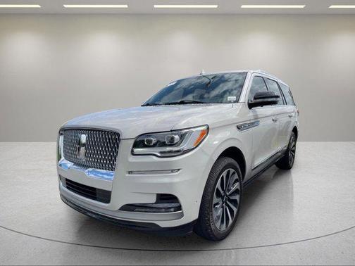 Ceramic Pearl Metallic Tri-Coat 2024 Lincoln Navigator Reserve