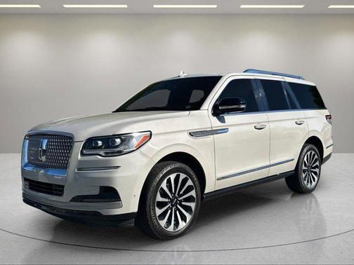 Ceramic Pearl Metallic Tri-Coat 2024 Lincoln Navigator Reserve