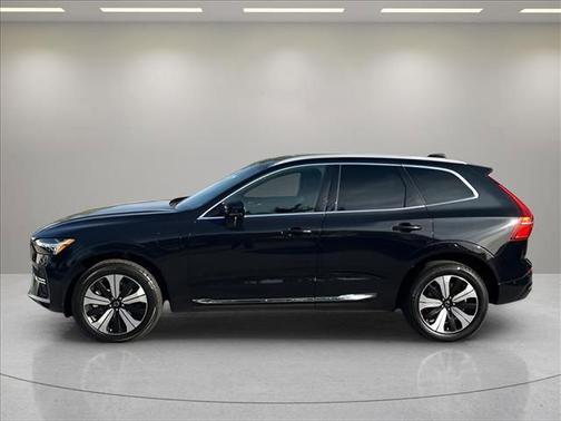 Black Stone 2023 Volvo XC60 Recharge Plug-In Hybrid T8 Plus Bright Theme