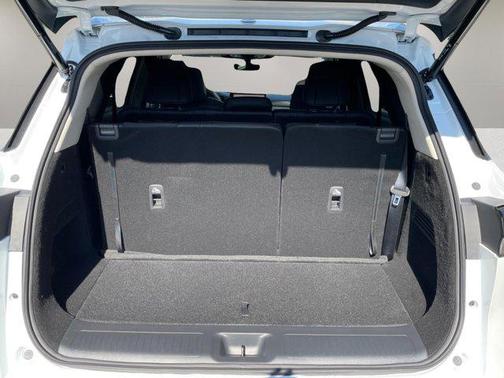Radiant White 2026 INFINITI QX60 LUXE FWD