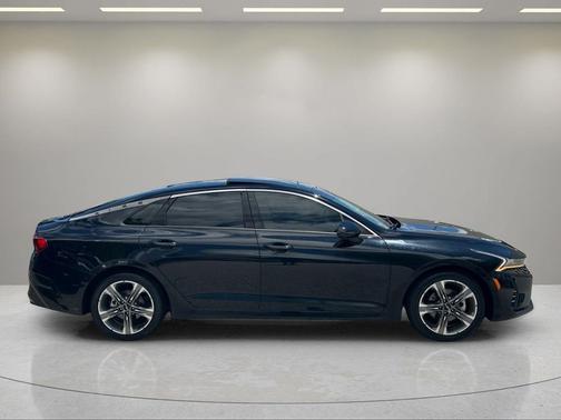 Ebony Black 2024 Kia K5 EX