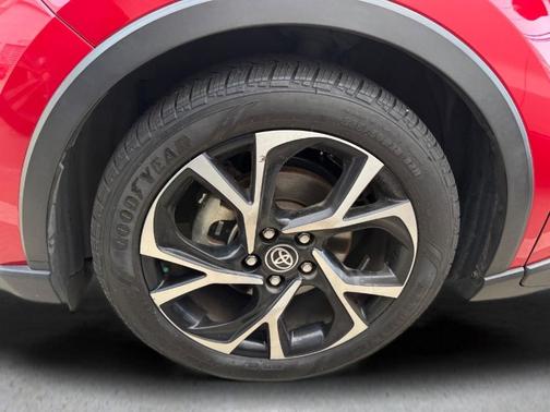 Supersonic Red 2021 Toyota C-HR XLE