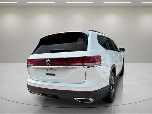 Pure White 2024 Volkswagen Atlas 2.0T SE w/Technology