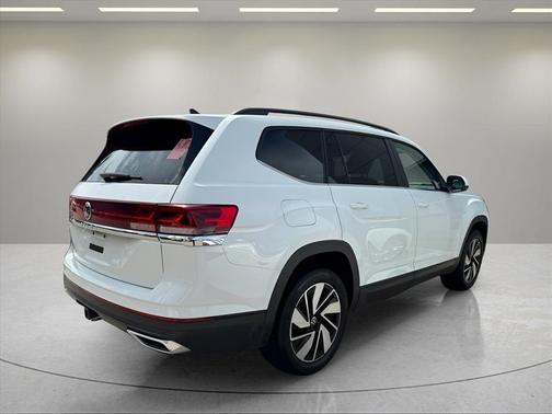 Pure White 2024 Volkswagen Atlas 2.0T SE w/Technology