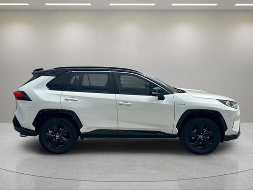 Blizzard Pearl 2019 Toyota RAV4 Hybrid SE
