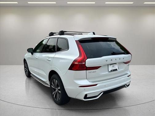 Crystal White Metallic 2024 Volvo XC60 B5 Core Dark Theme