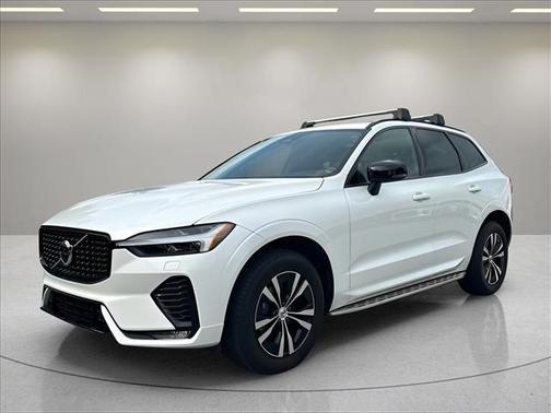 Crystal White Metallic 2024 Volvo XC60 B5 Core Dark Theme