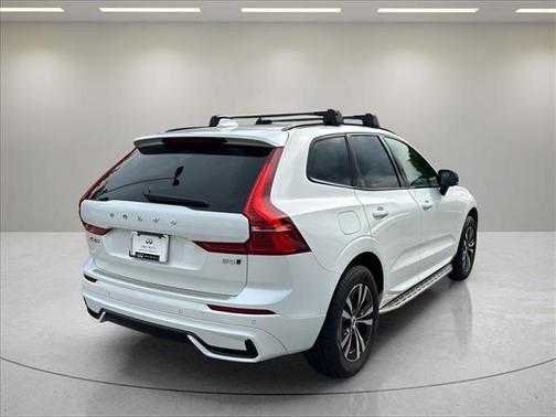 Crystal White Metallic 2024 Volvo XC60 B5 Core Dark Theme