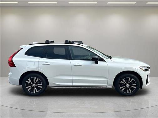 Crystal White Metallic 2024 Volvo XC60 B5 Core Dark Theme