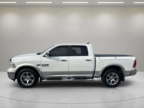 Bright White Clearcoat 2016 RAM 1500 Laramie