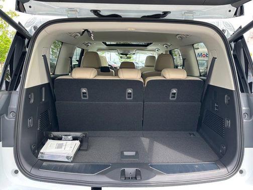 2025 INFINITI QX80 PURE
