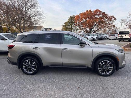 2022 INFINITI QX60 Luxe