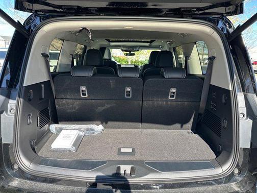 2025 INFINITI QX80 Luxe