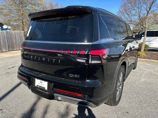 2025 INFINITI QX80 Luxe