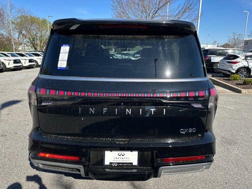 2025 INFINITI QX80 Luxe