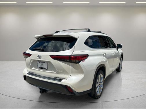 Blizzard Pearl 2020 Toyota Highlander Limited