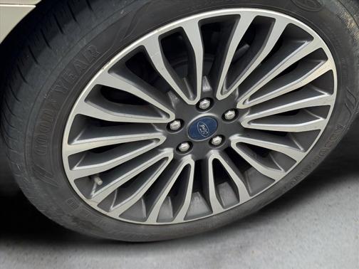 White Gold 2017 Ford Fusion SE