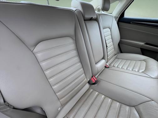 White Gold 2017 Ford Fusion SE