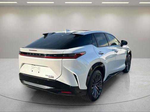 White Pearl 2023 Lexus RZ 450e Luxury