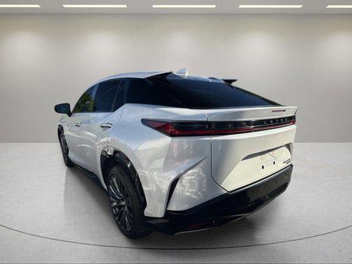 White Pearl 2023 Lexus RZ 450e Luxury