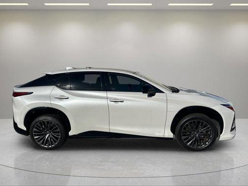 White Pearl 2023 Lexus RZ 450e Luxury