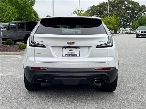 Crystal White Tricoat 2020 Cadillac XT4 Sport