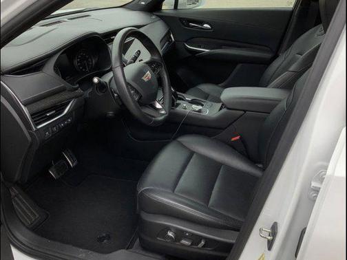 Crystal White Tricoat 2020 Cadillac XT4 Sport