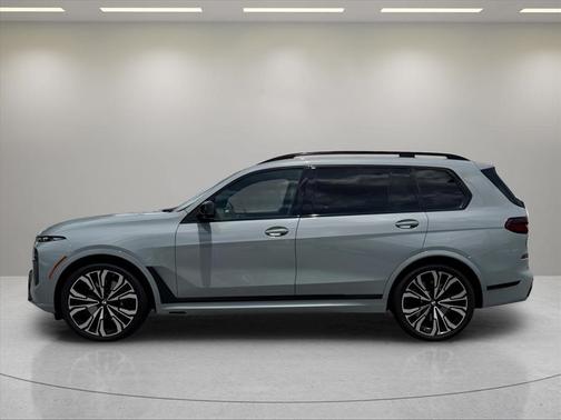 Brooklyn Grey Metallic 2025 BMW X7 M60i