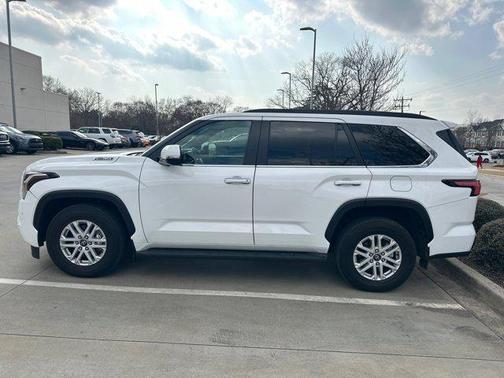 2025 Toyota Sequoia SR5