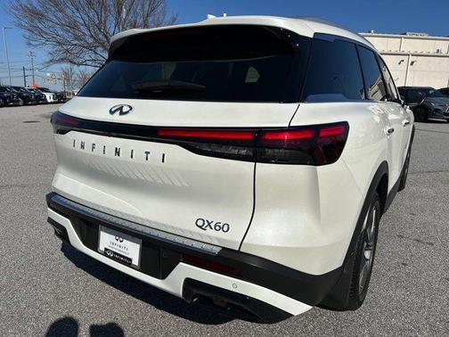 2025 INFINITI QX60 Luxe