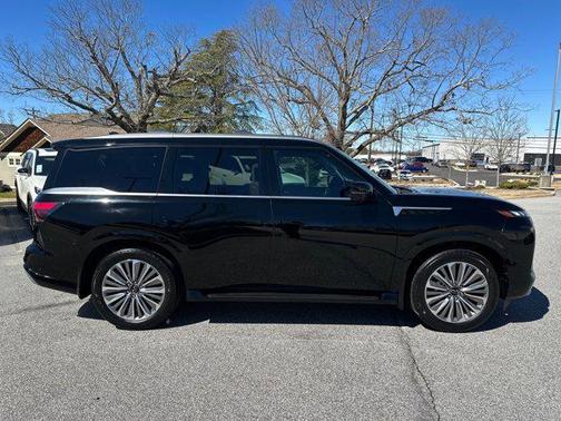 2025 INFINITI QX80 Luxe