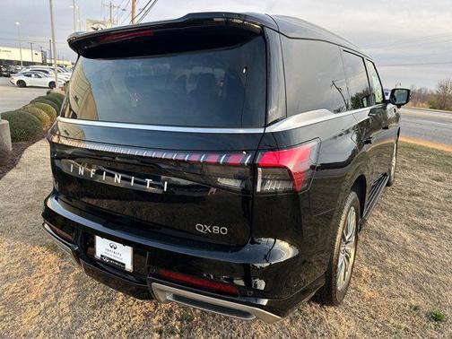 2025 INFINITI QX80 Luxe