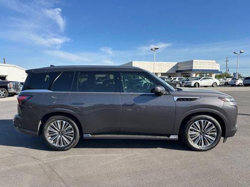2025 INFINITI QX80 Luxe