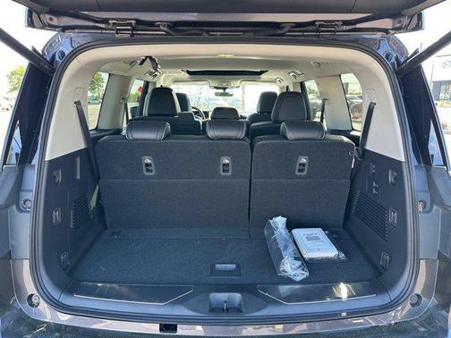 2025 INFINITI QX80 Luxe