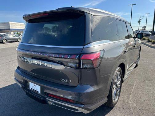 2025 INFINITI QX80 Luxe